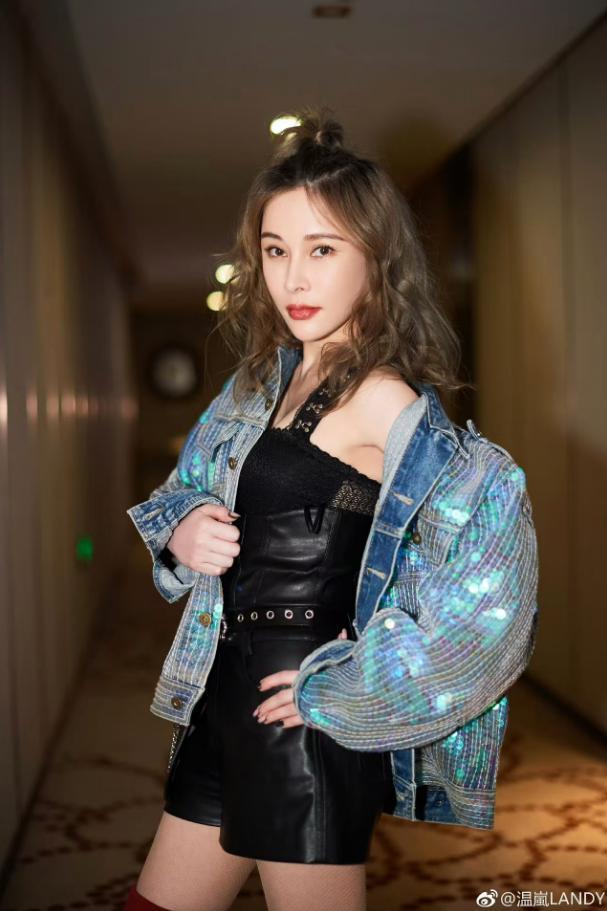 歌手温岚进ICU3天 经纪人:仍未脱险 病魔中挂念工作